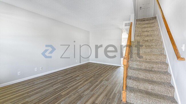 Building Photo - Unit APT B
