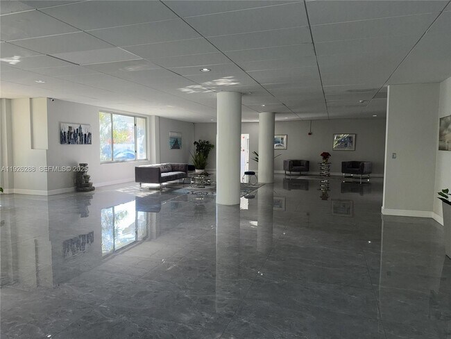 Building Photo - 9700 E Bay Harbor Dr