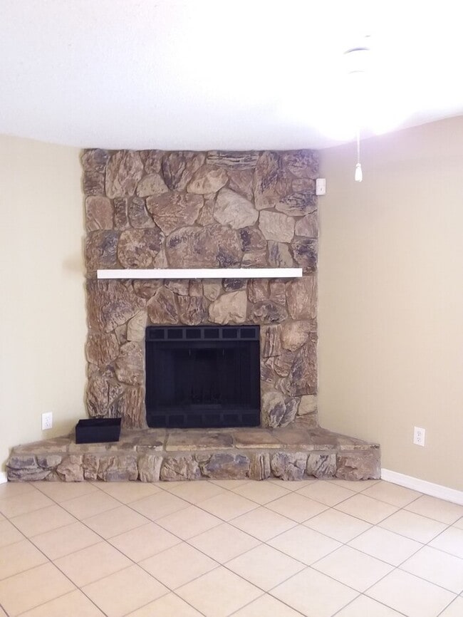 Building Photo - 2 bedroom 2 1/2 bath townhome in Arlington