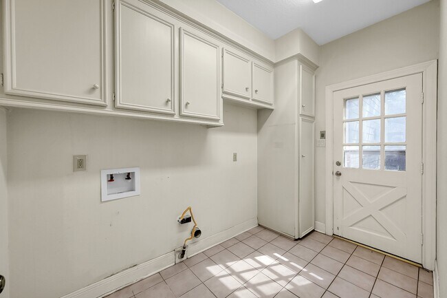 Building Photo - 1807 Brookchester Dr