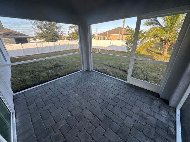 Building Photo - 4 Bedroom 2 bathroom NW Cape Coral Home- T...