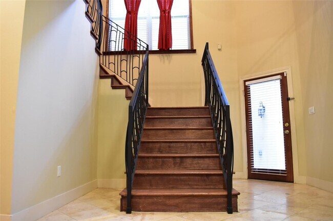 Building Photo - 5515 Petty St