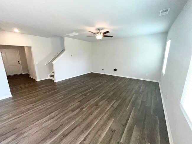 Building Photo - 503 Sandy Holw Dr
