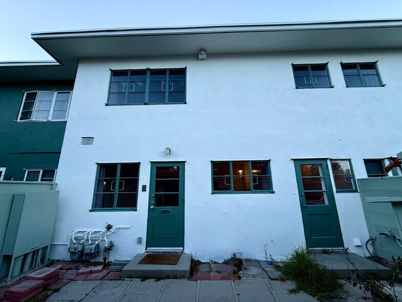 Building Photo - 5560 Village Grn