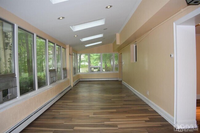Building Photo - 13 Pinter Ln