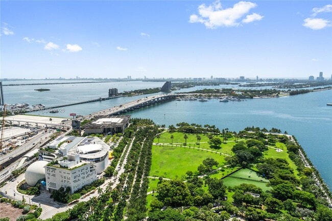 Building Photo - 900 Biscayne Blvd
