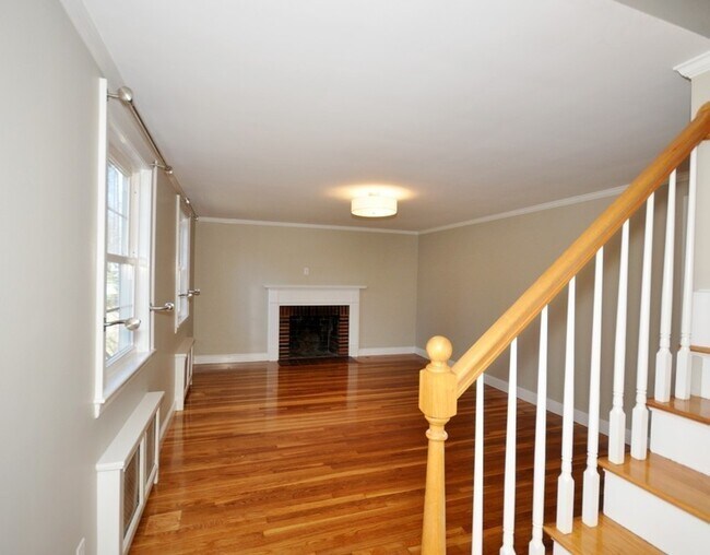 Building Photo - 66 Southfield Cir