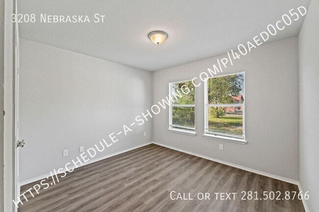 Building Photo - 3208 Nebraska St