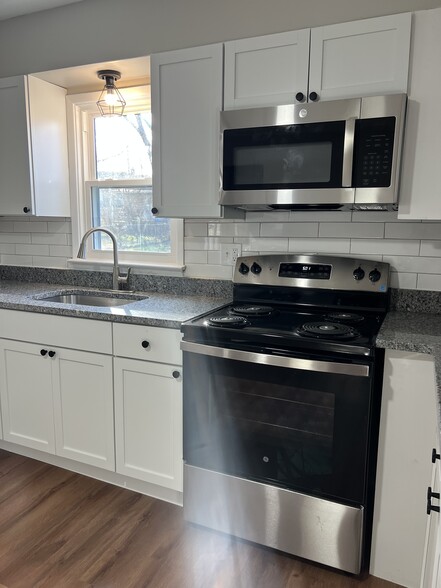 Kitchen - 1437 Exeter Ave