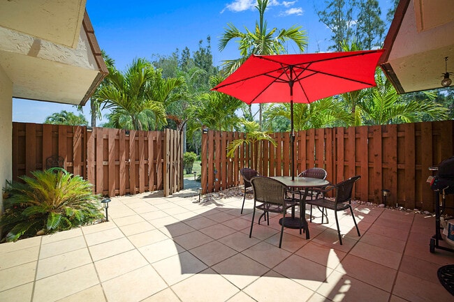 Building Photo - 825 Center St