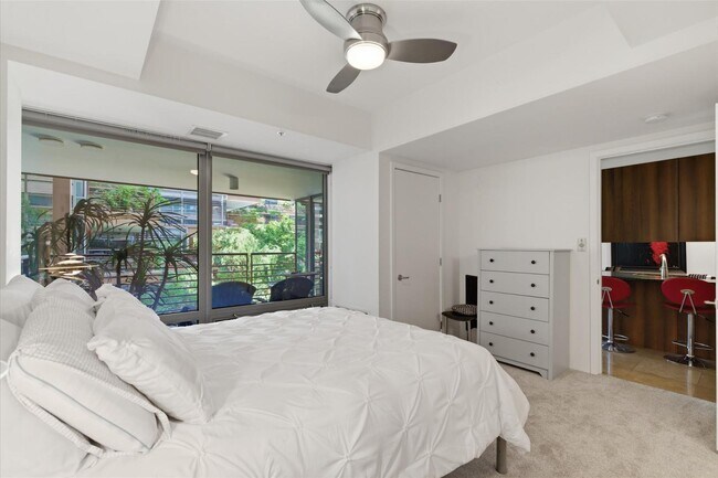 Building Photo - 7137 E Rancho Vista Dr