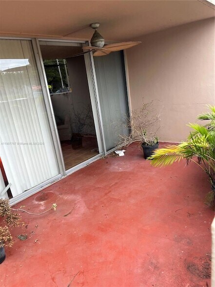 Building Photo - 10525 SW 112th Ave