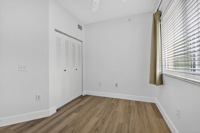 Building Photo - 340 Crestwood Cir