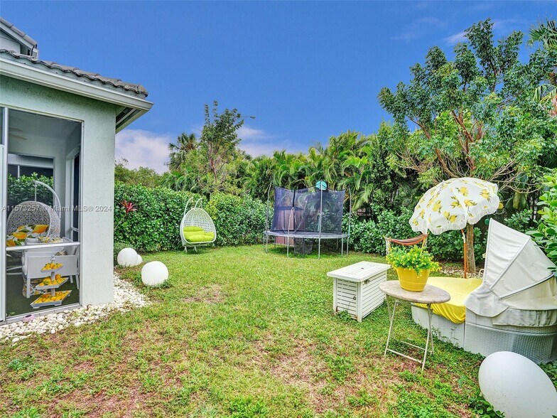 Building Photo - 4414 Ficus St