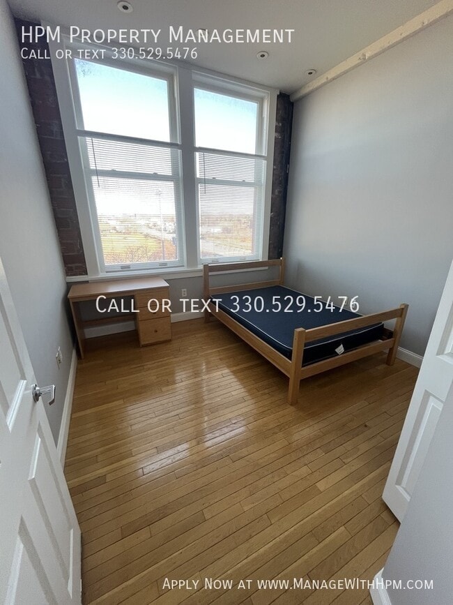 Building Photo - 2404 Prospect Ave E