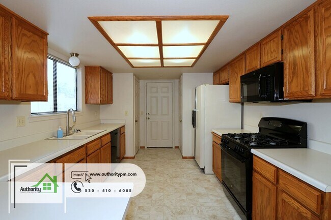 Building Photo - 1844 Breckenwood, Short Trip to the park. ...