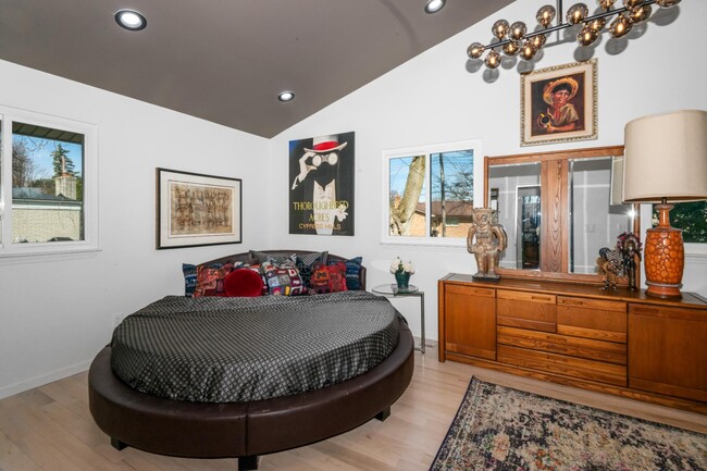 Building Photo - 16615 Walcliff Dr