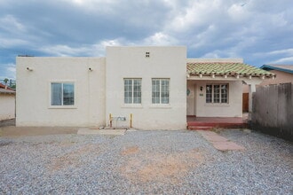 Building Photo - 241 S Cherry Ave