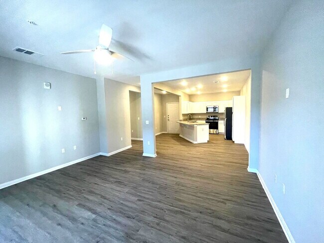 Building Photo - 300 Willow Grv Wy