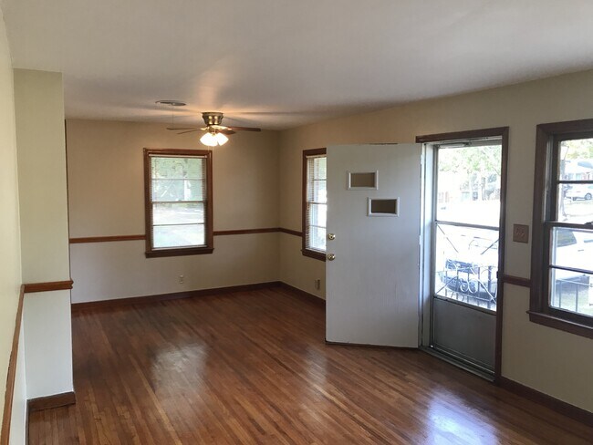 Building Photo - **UPCOMING**Nice 4 Bedroom / 1 Bathroom Ho...