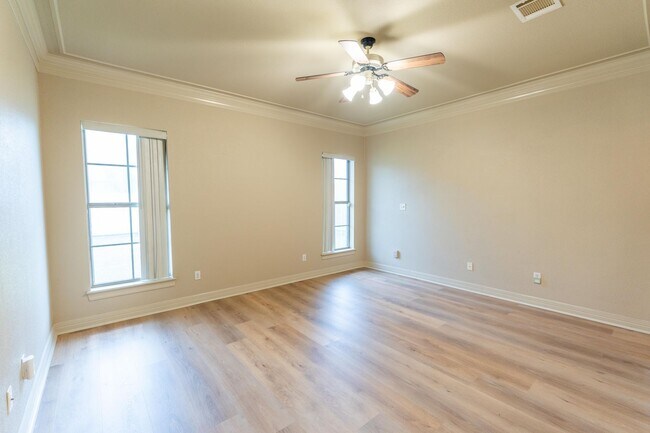 Building Photo - 10011 Loveland Ct