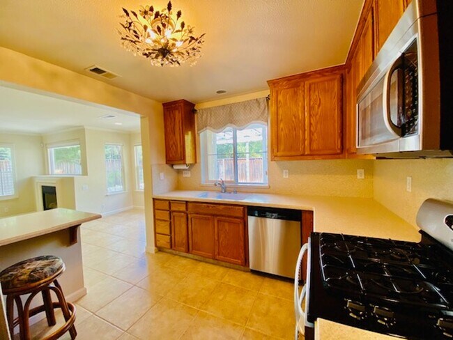Building Photo - Elegant and Move-In Ready 4BD/3BA, Two-Sto...