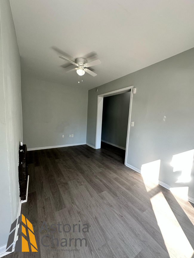 Building Photo - Updated 3 bedroom 1 bath Rowhome with Fenc...