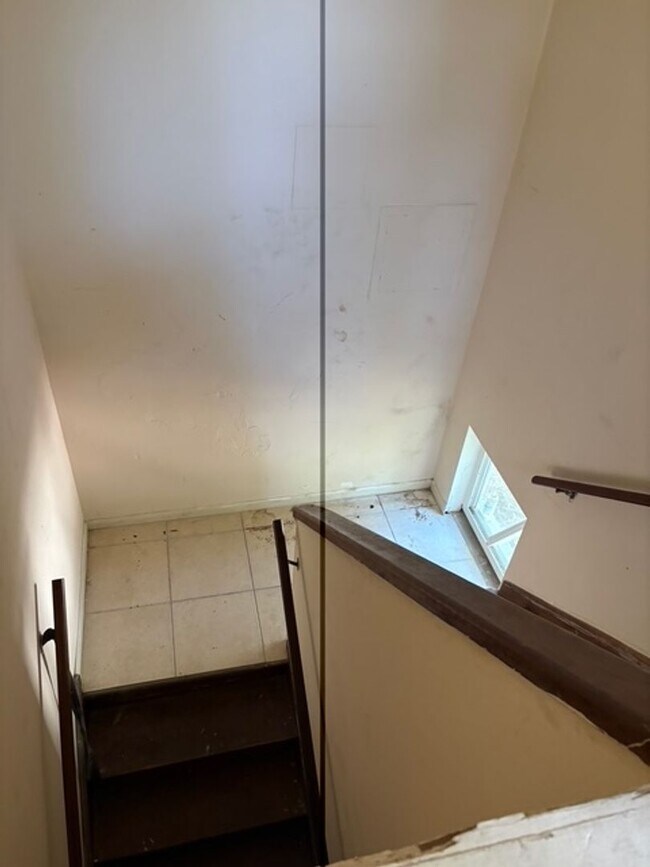 Building Photo - 1418 19th St W