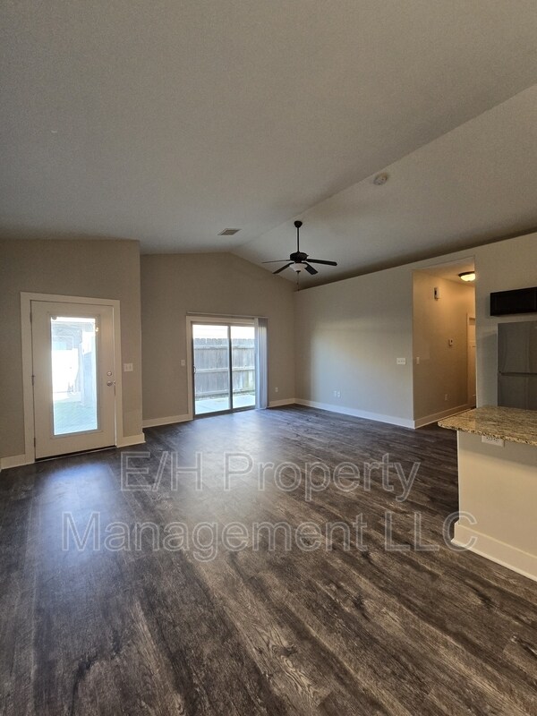 Building Photo - 3321 E Aster St