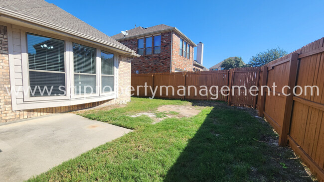 Building Photo - Gorgeous home ready for move in