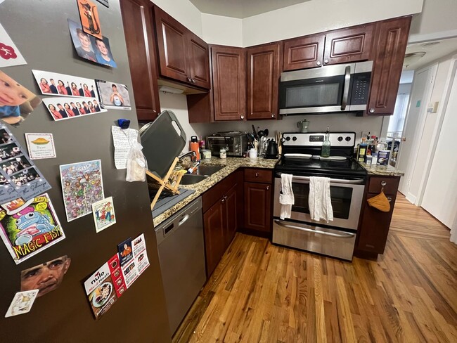 Building Photo - Ravenswood Renovated One Bedroom