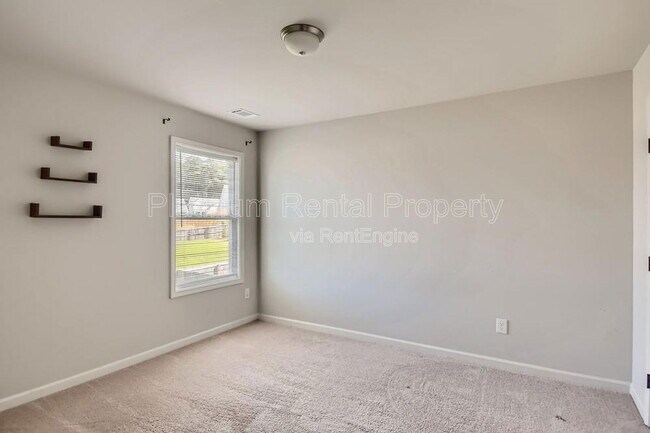 Building Photo - 244 Stonecreek Bnd