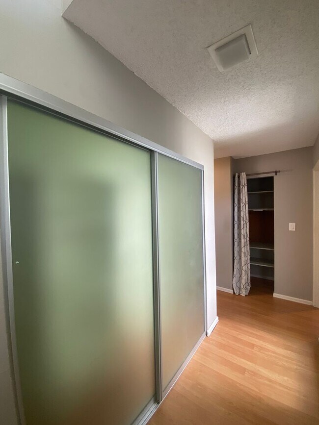 Building Photo - 019WHI