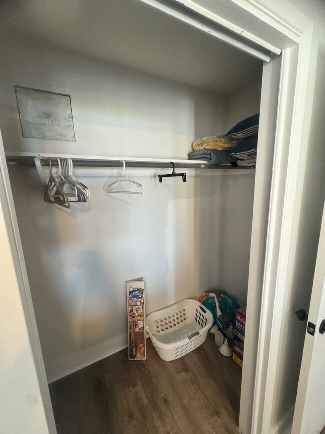 Building Photo - 734 Memorial Dr