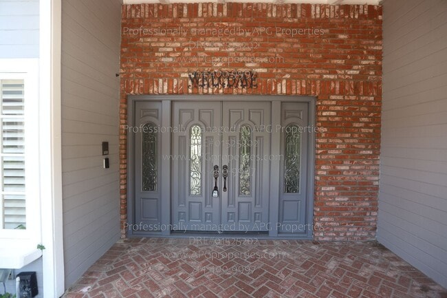 Building Photo - 460 S Bridge View Dr