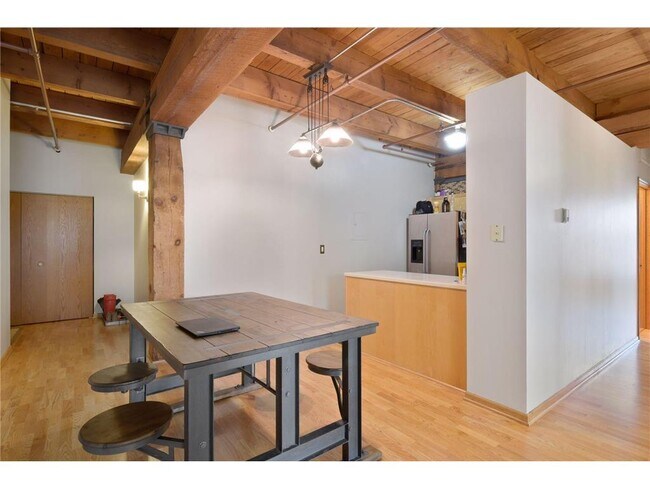 Building Photo - 400 N 1st St