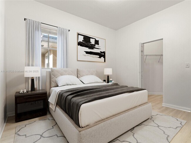 Building Photo - 8800 NW 107 Ct