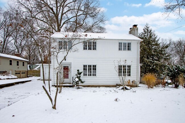 Building Photo - Two bedroom single-family home