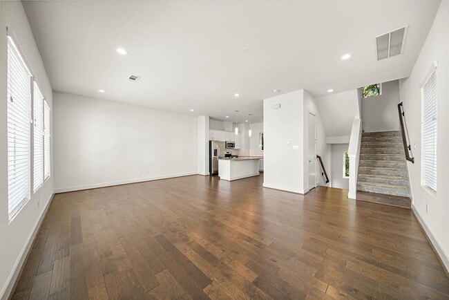 Building Photo - 4810 Martin Oaks Ln