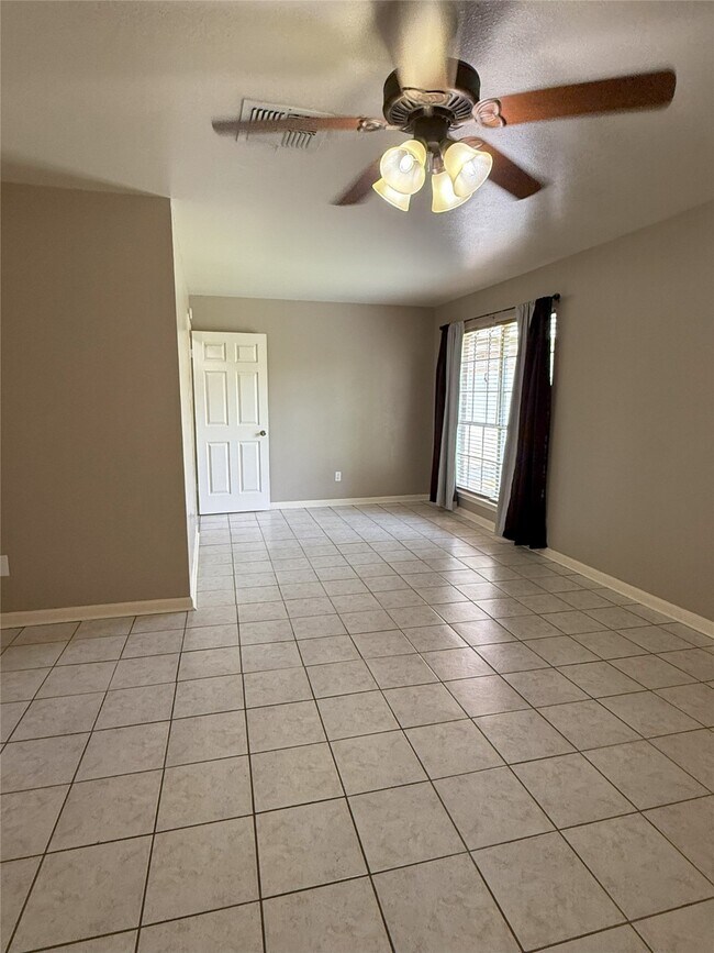 Building Photo - 21430 Park Green Dr