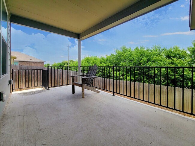 Building Photo - Modern & Spacious 3BR/2BA Home with Covere...
