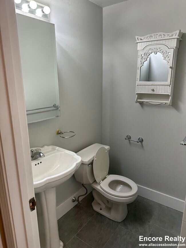 Building Photo - 5 Grimes St