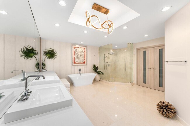 Building Photo - 17301 Biscayne Blvd