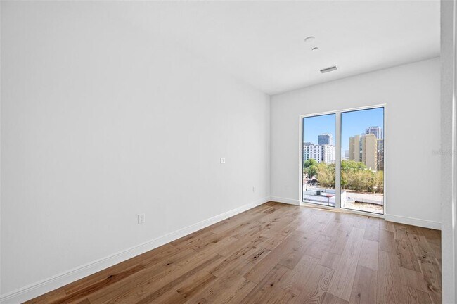 Building Photo - 644 3rd Ave S