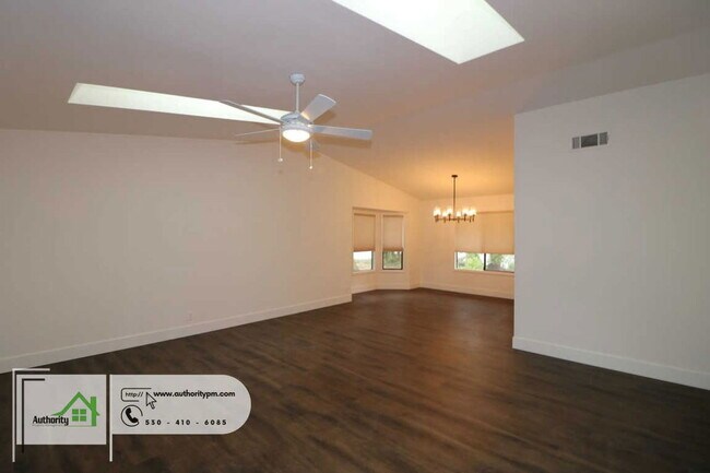 Building Photo - 1879 Tiburon Dr