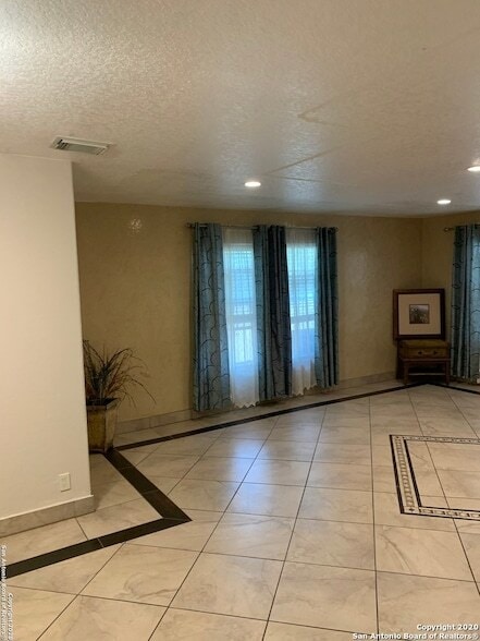 Building Photo - 1750 W Craig Pl