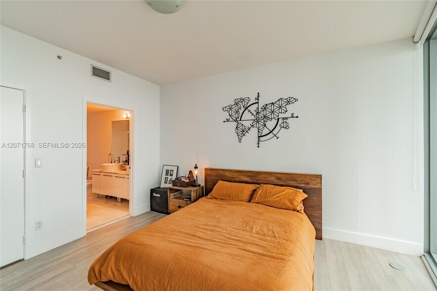 Building Photo - 888 Biscayne Blvd