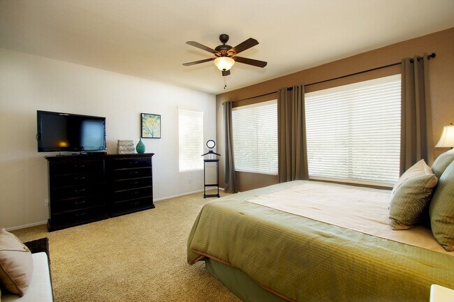 Building Photo - 4 Bedroom Furnished Gilbert Home
