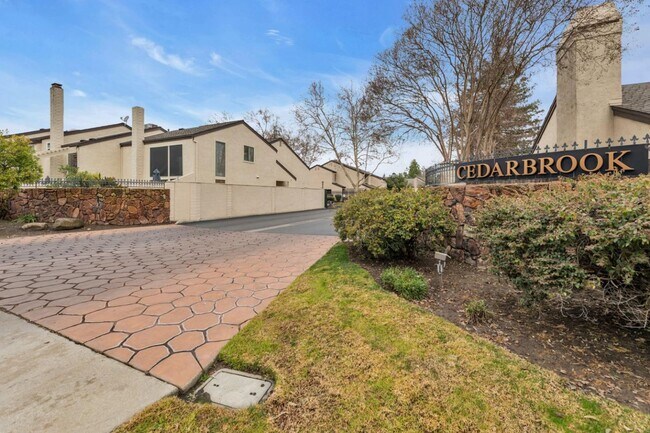 Building Photo - 1108 Cedar Creek Dr