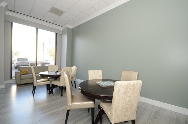 Building Photo - 5150 Hidalgo St